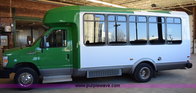 image for item K2327 2009 Ford E450 bus