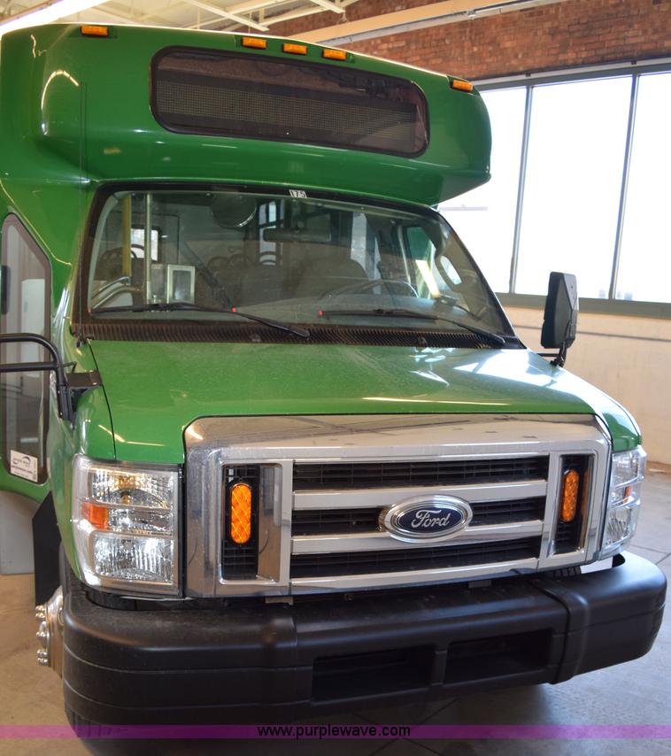 image for item K2327 2009 Ford E450 bus