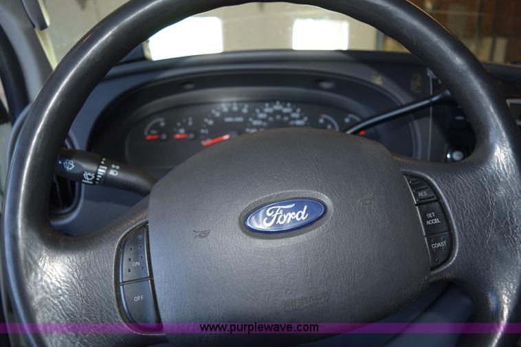 image for item K2327 2009 Ford E450 bus