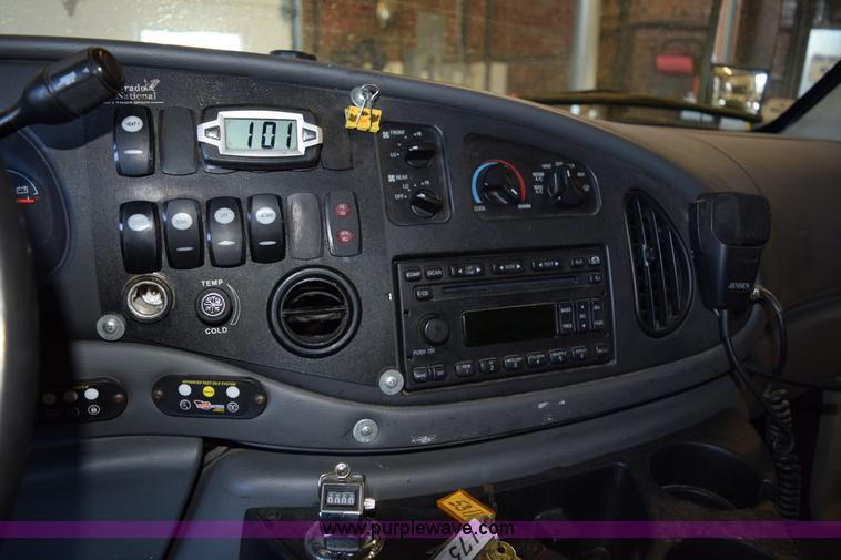 image for item K2327 2009 Ford E450 bus