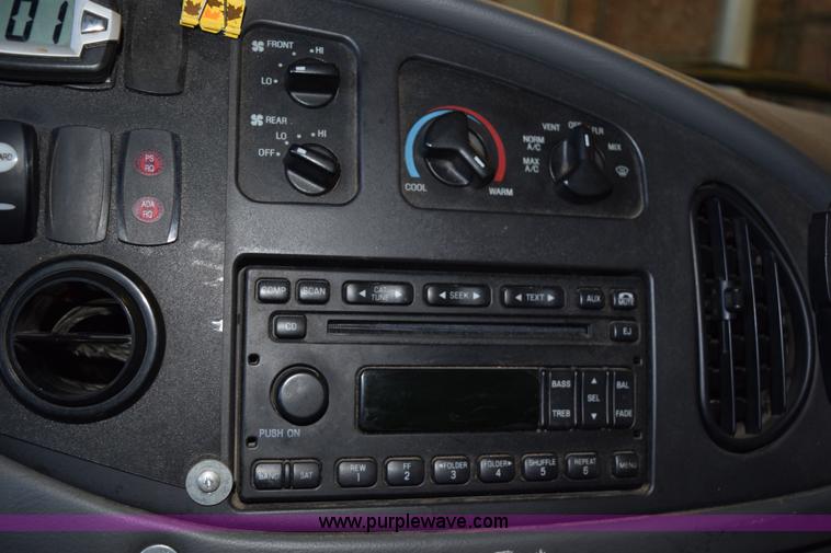 image for item K2327 2009 Ford E450 bus