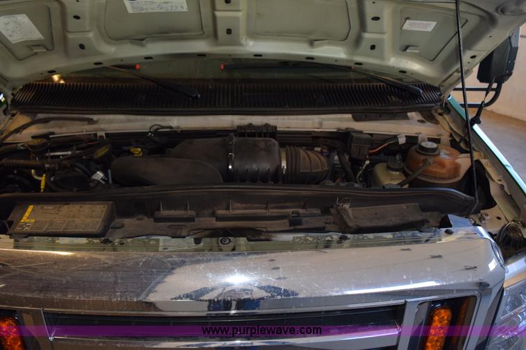 image for item K2327 2009 Ford E450 bus