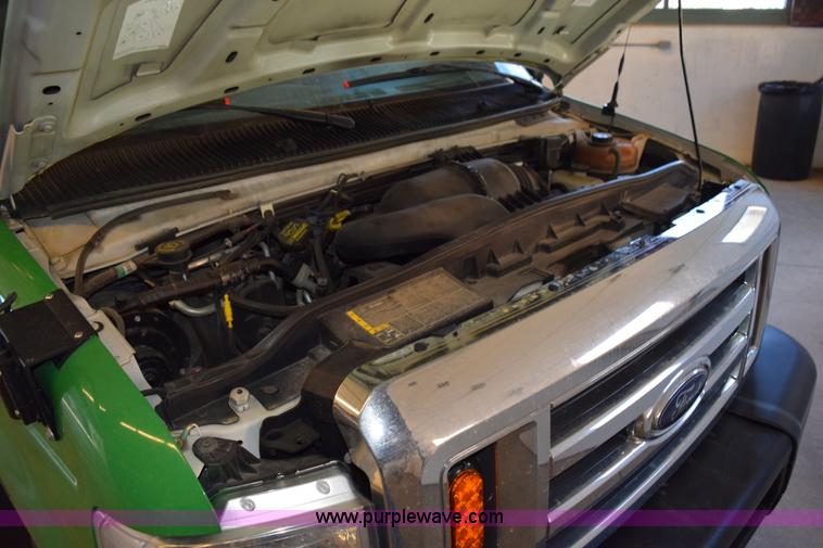 image for item K2327 2009 Ford E450 bus