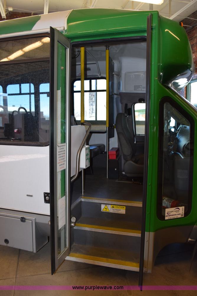 image for item K2327 2009 Ford E450 bus