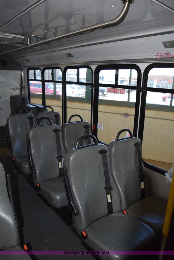 image for item K2327 2009 Ford E450 bus