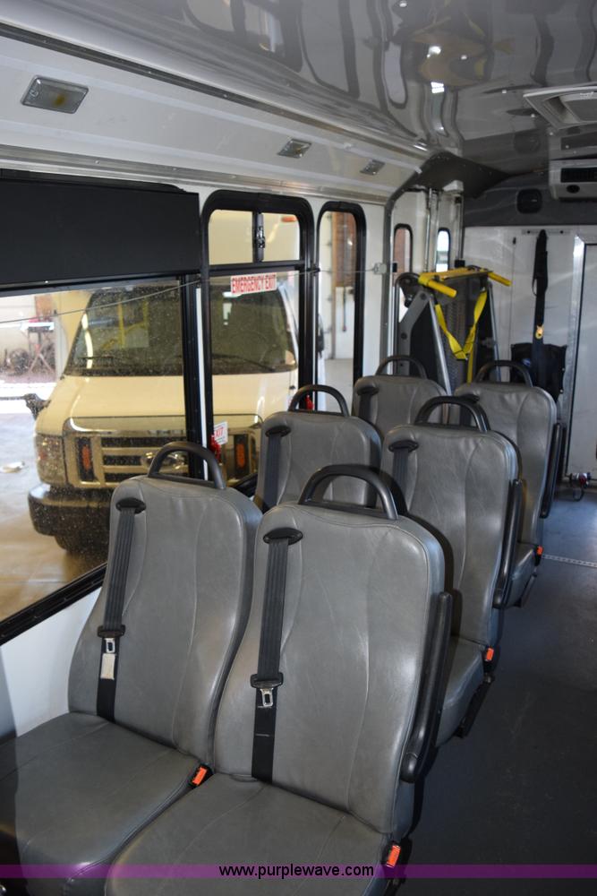 image for item K2327 2009 Ford E450 bus