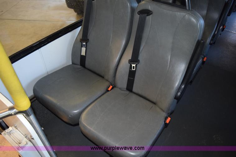 image for item K2327 2009 Ford E450 bus