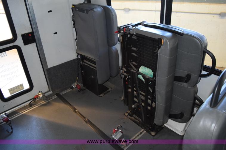 image for item K2327 2009 Ford E450 bus