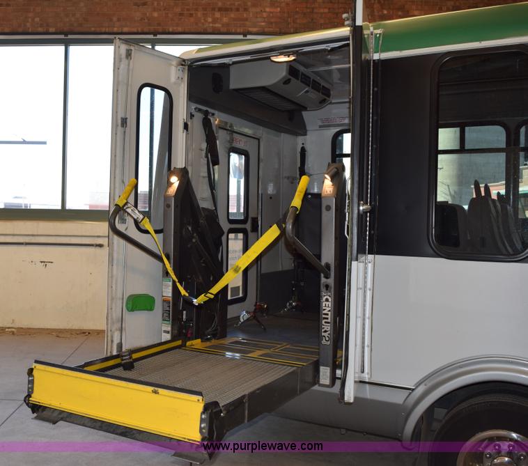 image for item K2327 2009 Ford E450 bus