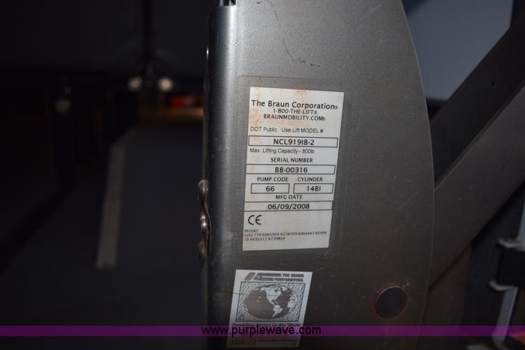 image for item K2327 2009 Ford E450 bus