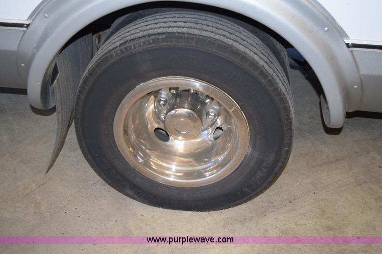 image for item K2327 2009 Ford E450 bus