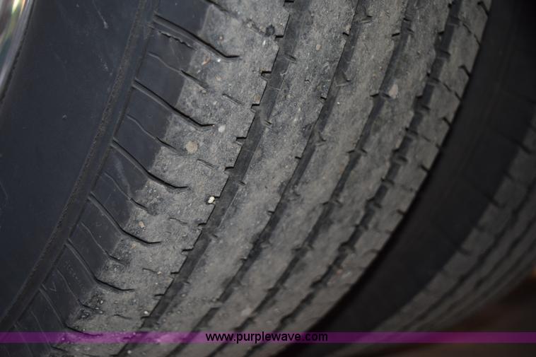 image for item K2327 2009 Ford E450 bus