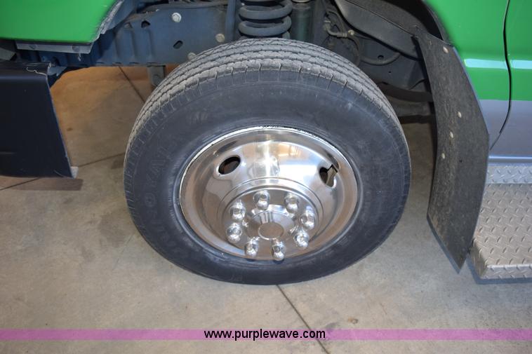 image for item K2327 2009 Ford E450 bus