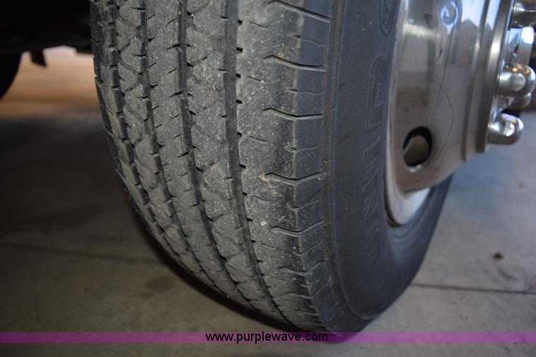 image for item K2327 2009 Ford E450 bus