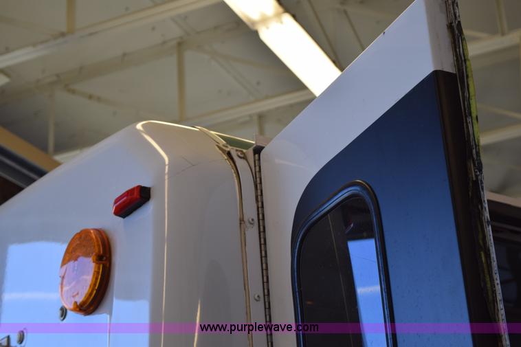 image for item K2327 2009 Ford E450 bus