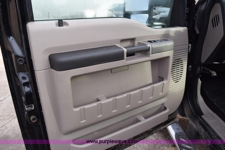 image for item K2329 2008 Ford F250 Super Duty XLT Crew Cab pickup truck
