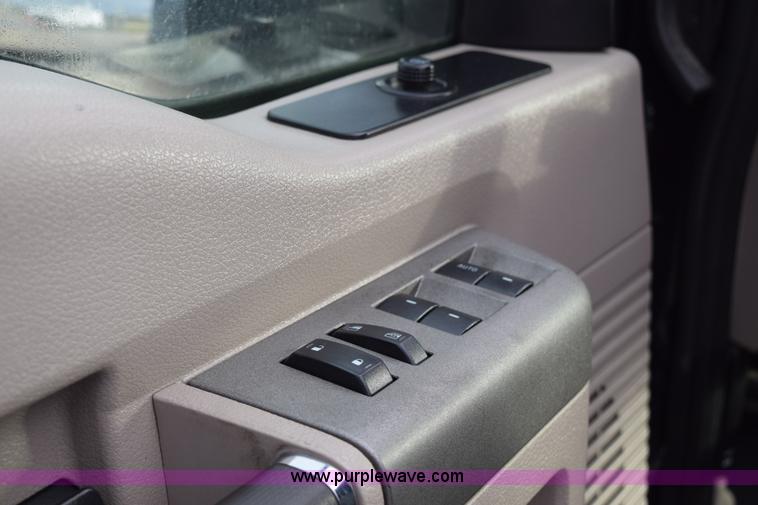 image for item K2329 2008 Ford F250 Super Duty XLT Crew Cab pickup truck