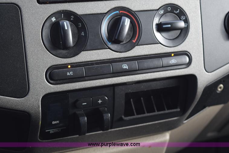 image for item K2329 2008 Ford F250 Super Duty XLT Crew Cab pickup truck