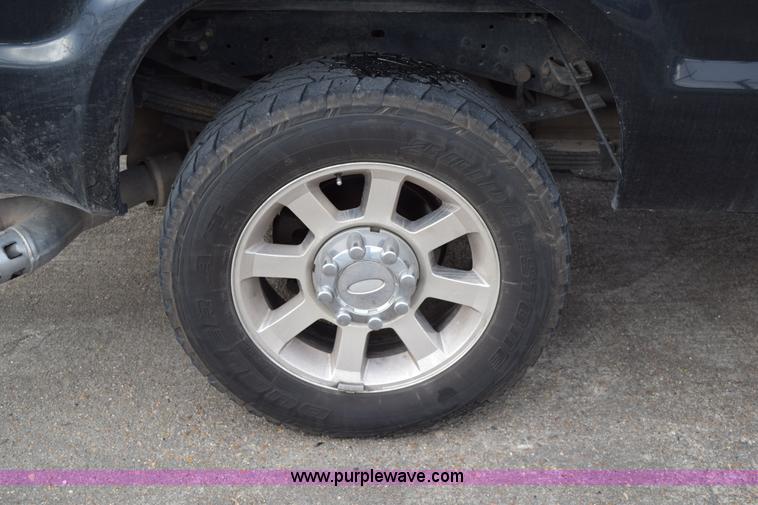 image for item K2329 2008 Ford F250 Super Duty XLT Crew Cab pickup truck