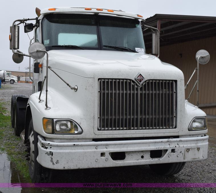 image for item K2330 2006 International 9200i semi truck