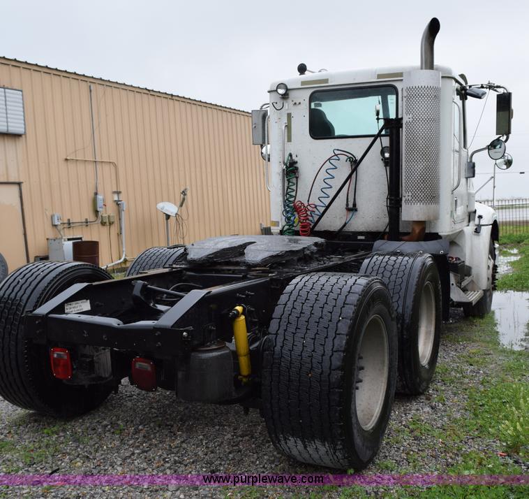 image for item K2330 2006 International 9200i semi truck