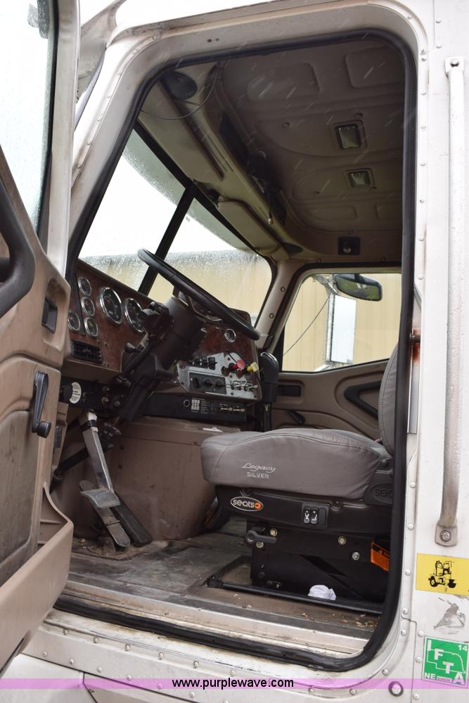 image for item K2330 2006 International 9200i semi truck