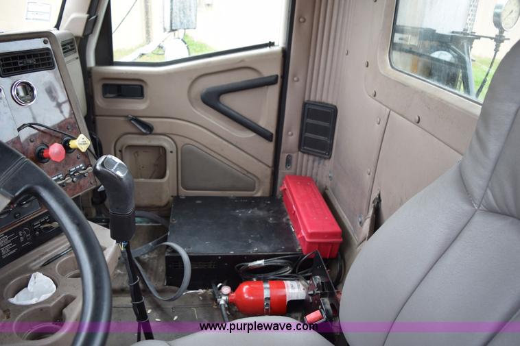 image for item K2330 2006 International 9200i semi truck