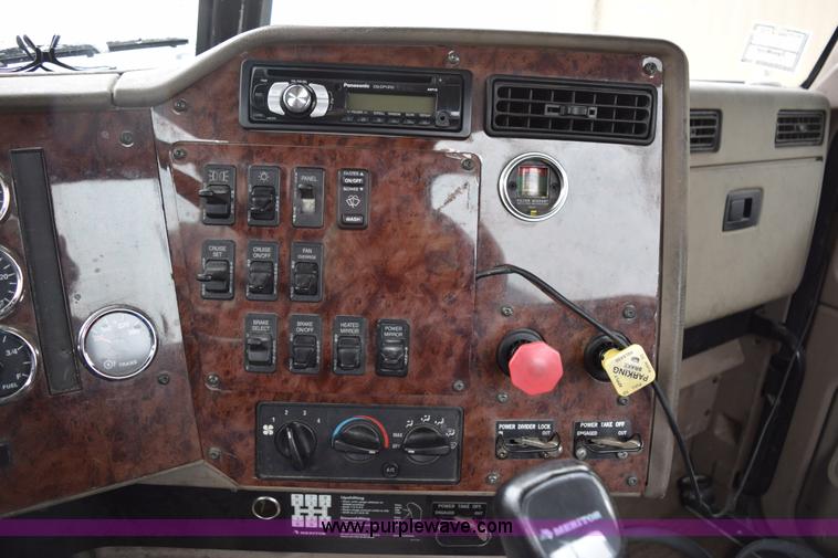 image for item K2330 2006 International 9200i semi truck