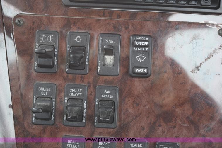 image for item K2330 2006 International 9200i semi truck