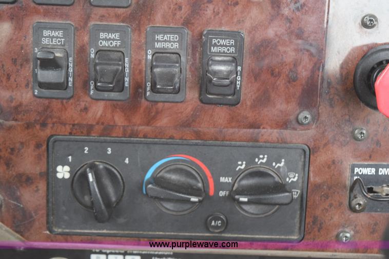 image for item K2330 2006 International 9200i semi truck