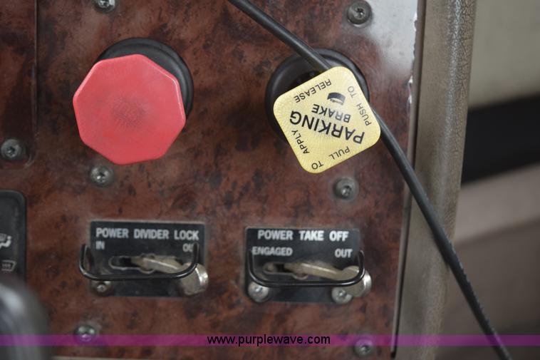 image for item K2330 2006 International 9200i semi truck