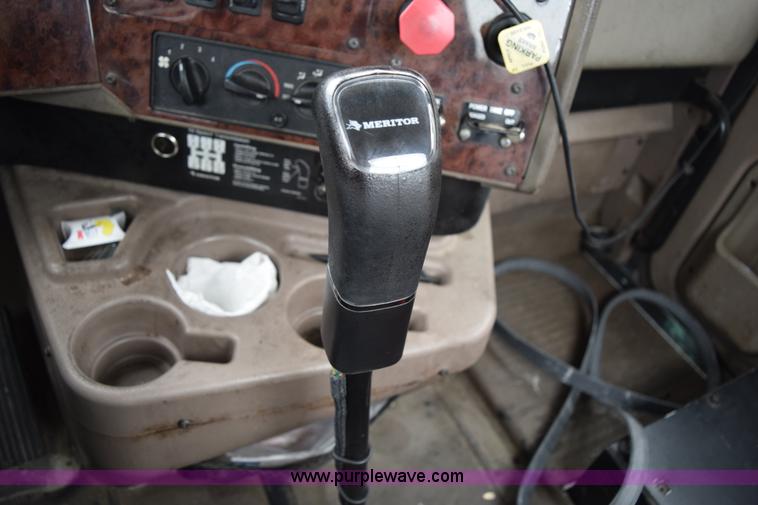 image for item K2330 2006 International 9200i semi truck