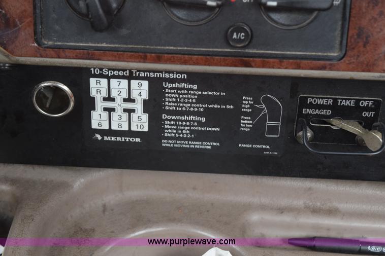 image for item K2330 2006 International 9200i semi truck