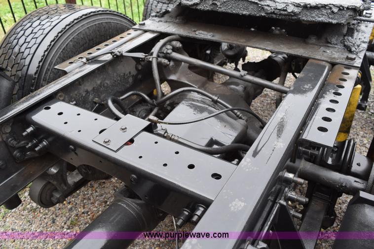 image for item K2330 2006 International 9200i semi truck