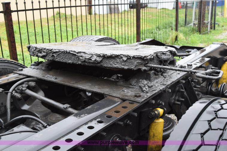 image for item K2330 2006 International 9200i semi truck