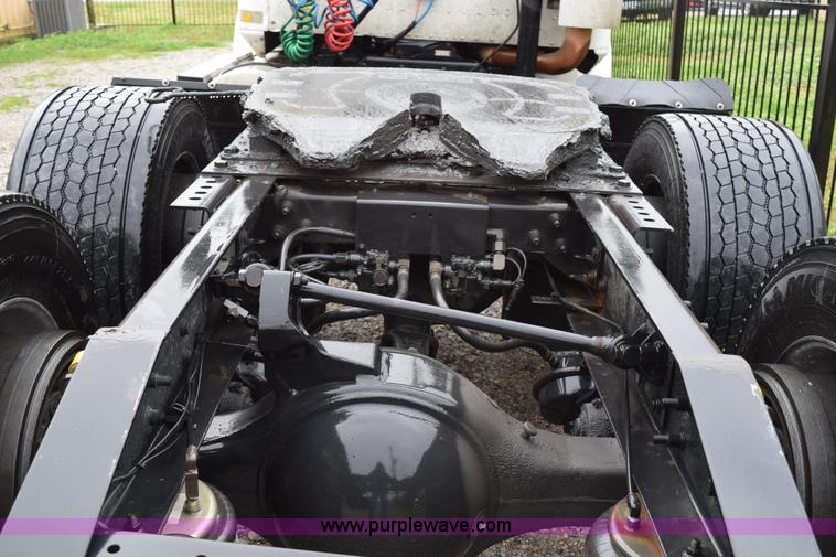 image for item K2330 2006 International 9200i semi truck