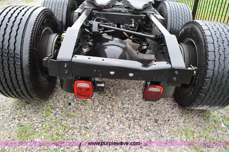 image for item K2330 2006 International 9200i semi truck