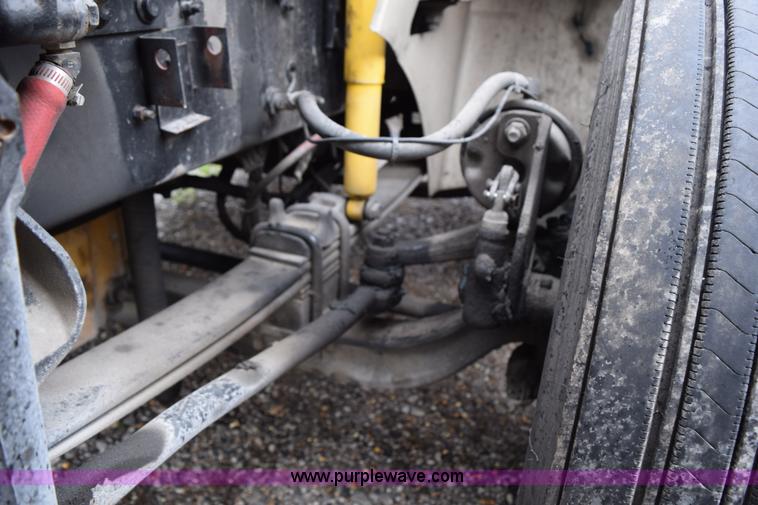 image for item K2330 2006 International 9200i semi truck