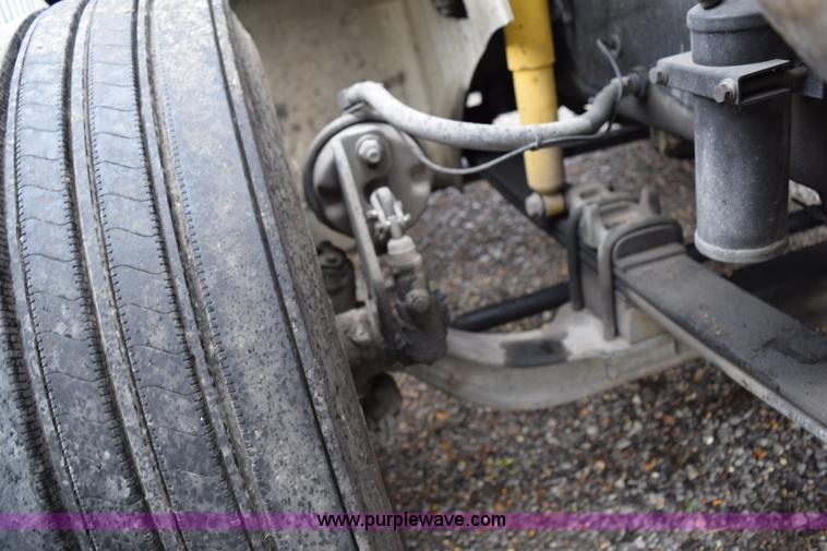 image for item K2330 2006 International 9200i semi truck