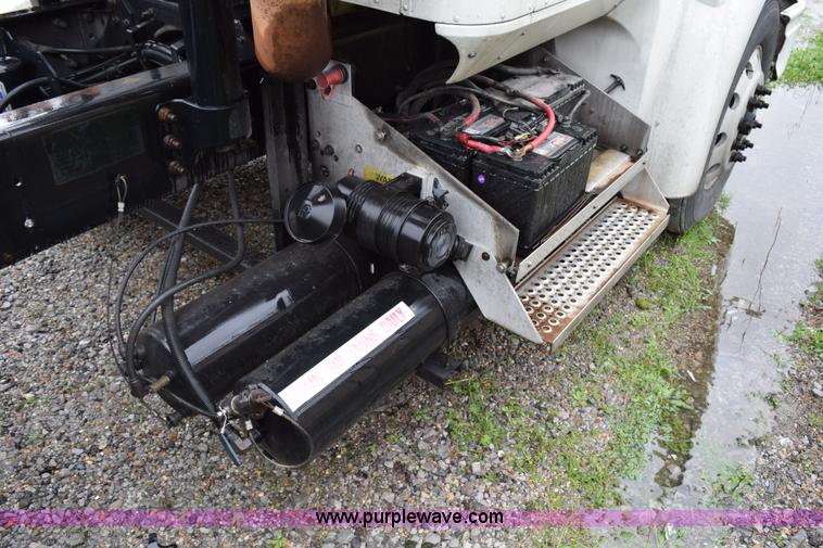 image for item K2330 2006 International 9200i semi truck