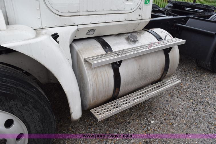 image for item K2330 2006 International 9200i semi truck