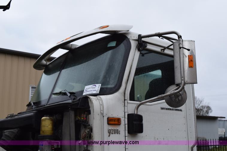 image for item K2330 2006 International 9200i semi truck