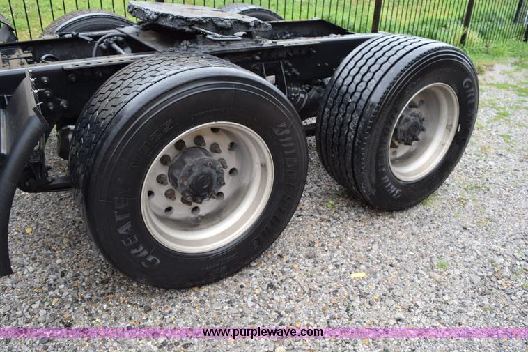 image for item K2330 2006 International 9200i semi truck