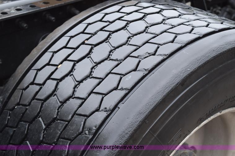 image for item K2330 2006 International 9200i semi truck