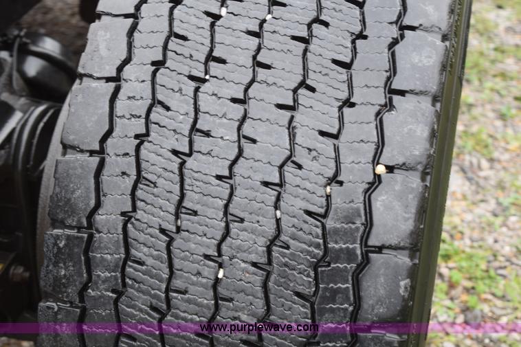 image for item K2330 2006 International 9200i semi truck