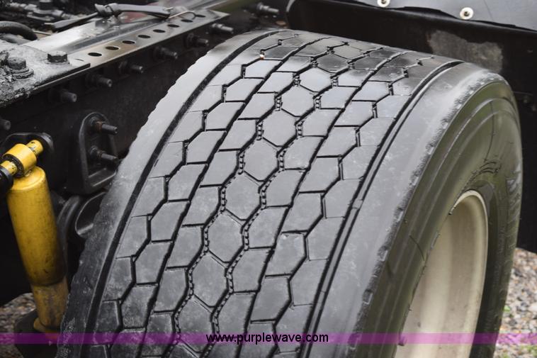 image for item K2330 2006 International 9200i semi truck