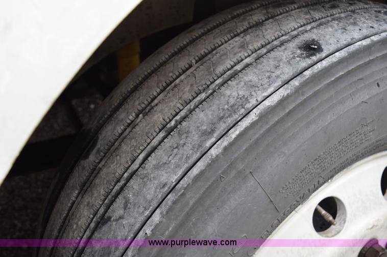 image for item K2330 2006 International 9200i semi truck