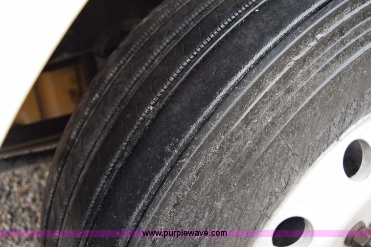 image for item K2330 2006 International 9200i semi truck