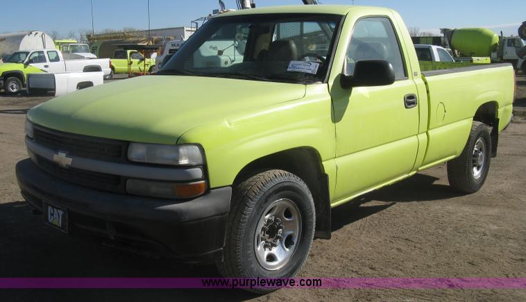 image for item K2857 2000 Chevrolet Silverado 2500 pickup truck