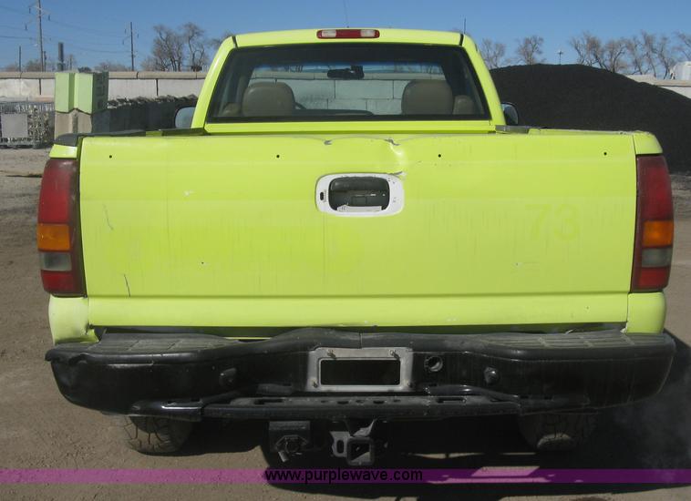 image for item K2857 2000 Chevrolet Silverado 2500 pickup truck